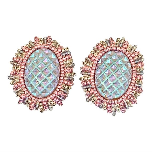 Iridescent glass cab blue lavender earrings surround of iridescent glass beads - Picture 4 of 10